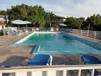 Skysuite Beachfront Montego Bay Club 0*,